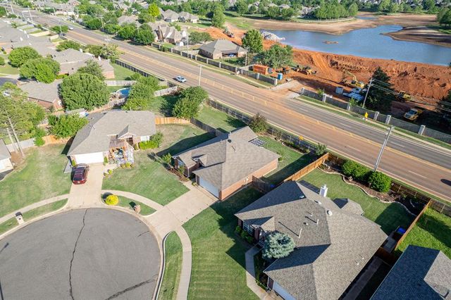 2720 Mountain Oaks Drive, Norman, OK 73071