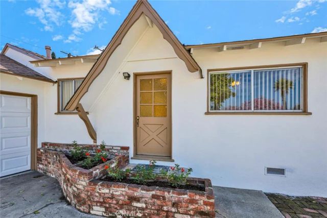 2517 Deodar Street, Santa Ana, CA 92705