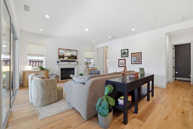 3541 Deer Park Dr, Folsom, CA 95630