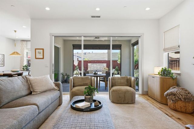 3541 Deer Park Dr, Folsom, CA 95630