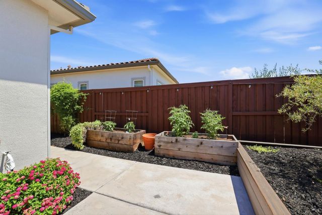 3541 Deer Park Dr, Folsom, CA 95630