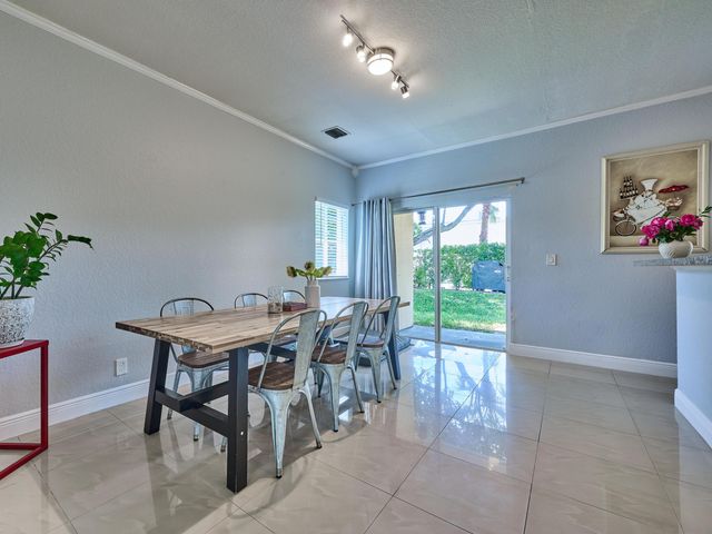 101 S SANTA CATALINA Circle 101, North Lauderdale, FL 33068