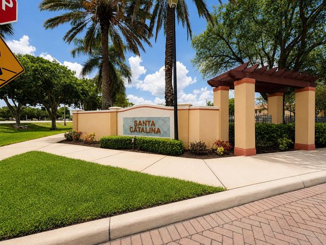 101 S SANTA CATALINA Circle 101, North Lauderdale, FL 33068
