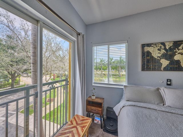 101 S SANTA CATALINA Circle 101, North Lauderdale, FL 33068