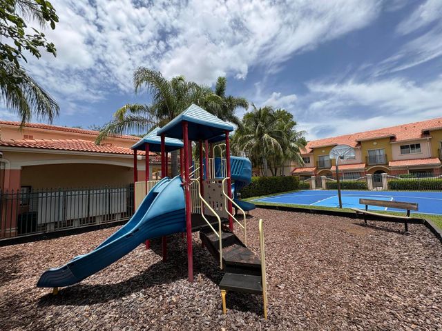 101 S SANTA CATALINA Circle 101, North Lauderdale, FL 33068