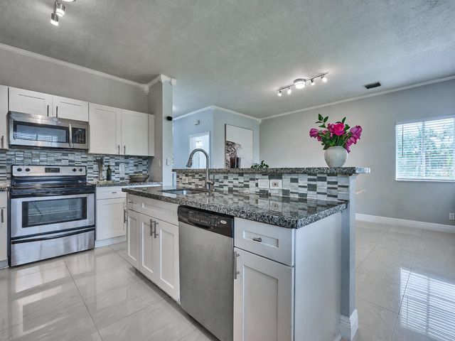 101 S SANTA CATALINA Circle 101, North Lauderdale, FL 33068