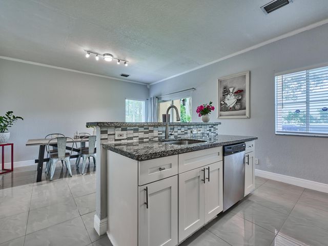 101 S SANTA CATALINA Circle 101, North Lauderdale, FL 33068