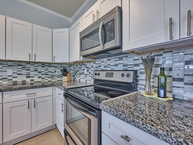 101 S SANTA CATALINA Circle 101, North Lauderdale, FL 33068