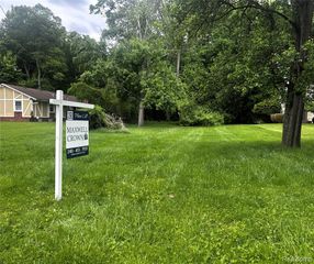 20099 Purlingbrook Street, Livonia, MI 48152
