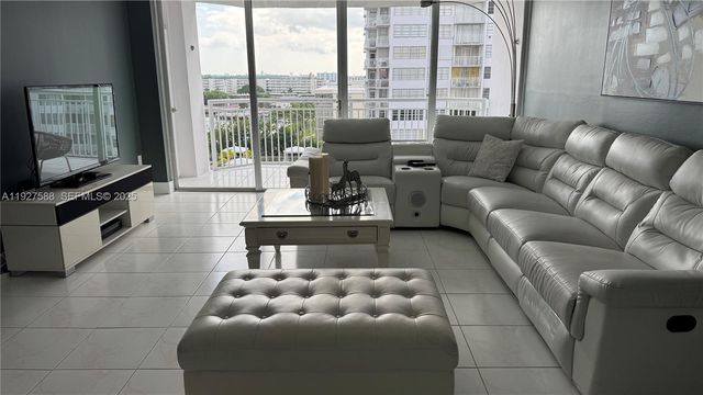 18071 Biscayne Blvd 704, Aventura, FL 33160