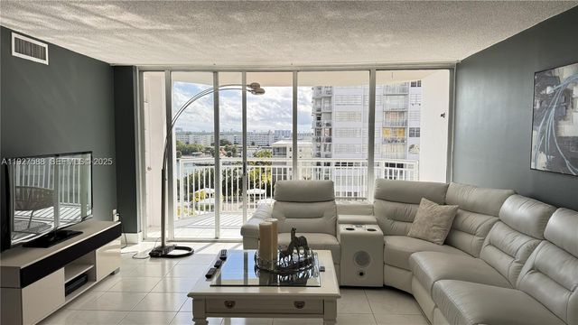 18071 Biscayne Blvd 704, Aventura, FL 33160