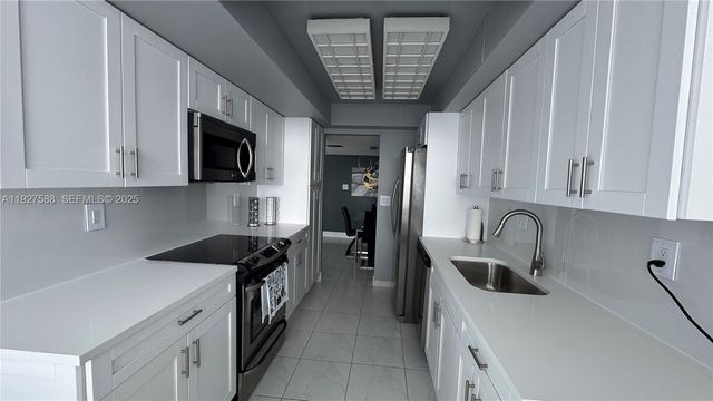 18071 Biscayne Blvd 704, Aventura, FL 33160