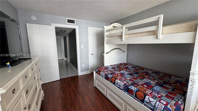 18071 Biscayne Blvd 704, Aventura, FL 33160