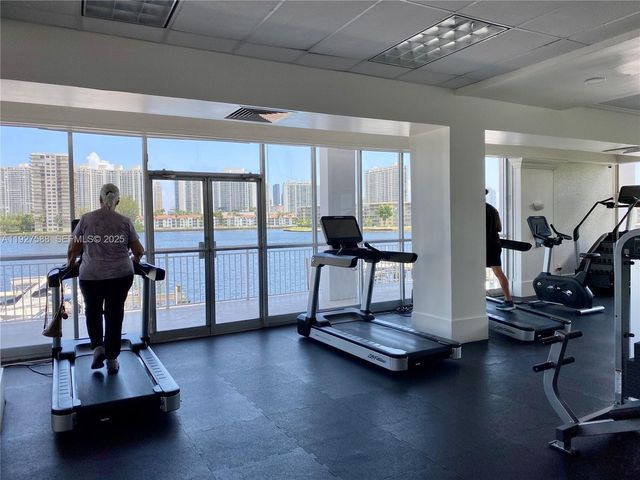 18071 Biscayne Blvd 704, Aventura, FL 33160