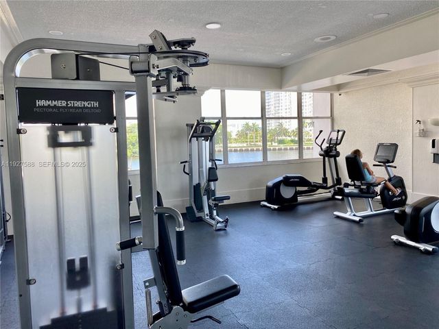 18071 Biscayne Blvd 704, Aventura, FL 33160