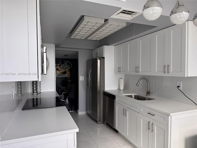 18071 Biscayne Blvd 704, Aventura, FL 33160