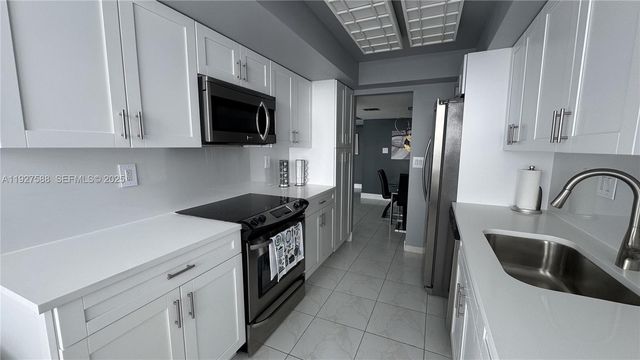 18071 Biscayne Blvd 704, Aventura, FL 33160