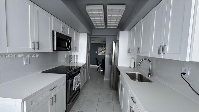 18071 Biscayne Blvd 704, Aventura, FL 33160