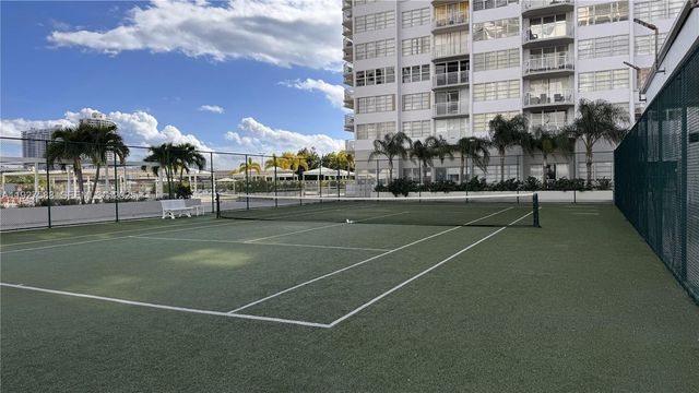 18071 Biscayne Blvd 704, Aventura, FL 33160