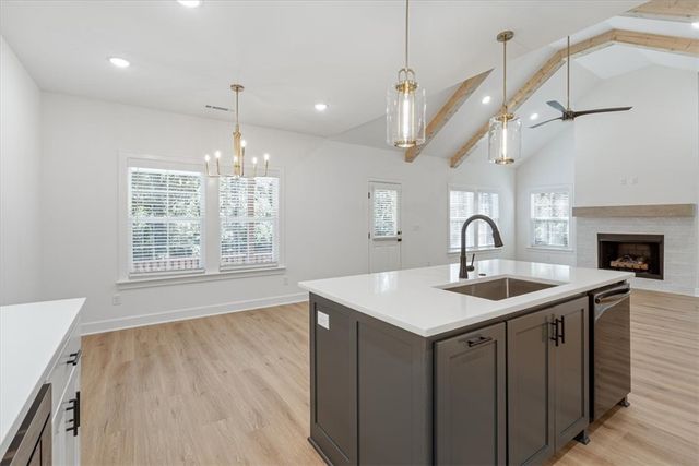 14 May Lane, Bella Vista, AR 72715