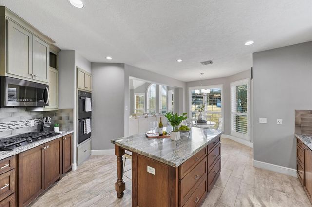 8223 Lakeshore Villa Drive, Houston, TX 77346