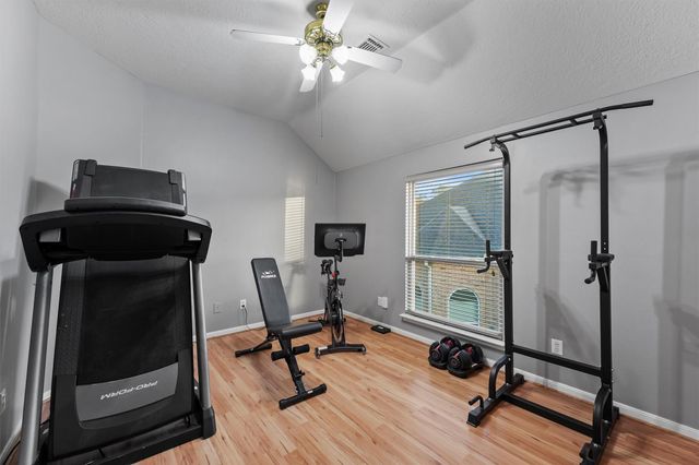 8223 Lakeshore Villa Drive, Houston, TX 77346