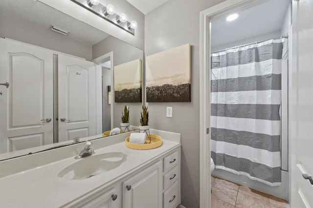 8223 Lakeshore Villa Drive, Houston, TX 77346