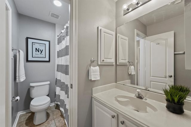 8223 Lakeshore Villa Drive, Houston, TX 77346