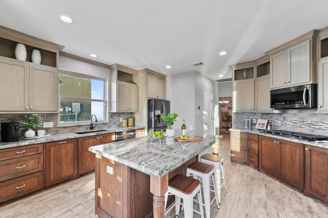 8223 Lakeshore Villa Drive, Houston, TX 77346