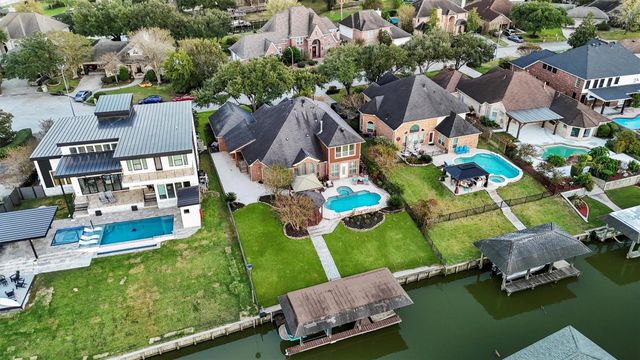 8223 Lakeshore Villa Drive, Houston, TX 77346