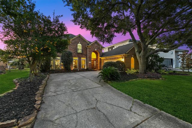 8223 Lakeshore Villa Drive, Houston, TX 77346