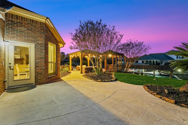 8223 Lakeshore Villa Drive, Houston, TX 77346