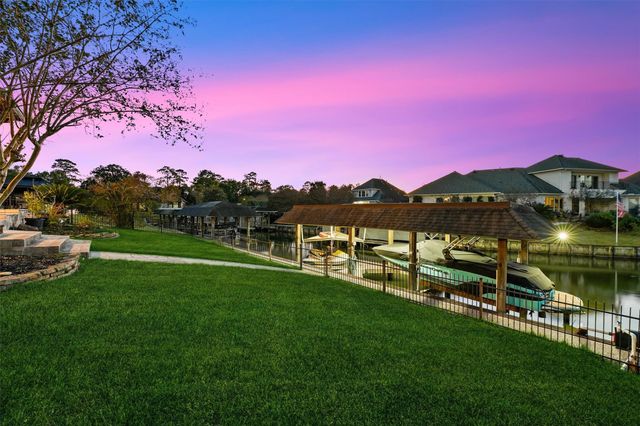 8223 Lakeshore Villa Drive, Houston, TX 77346