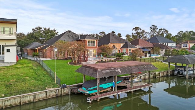 8223 Lakeshore Villa Drive, Houston, TX 77346