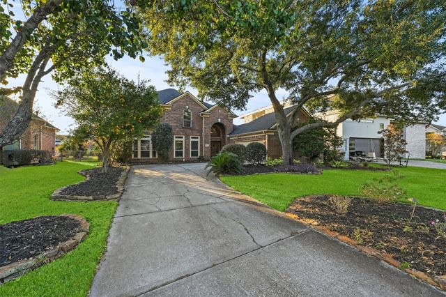 8223 Lakeshore Villa Drive, Houston, TX 77346