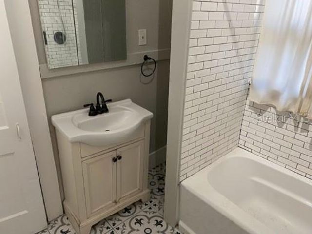 1204 E RIVER COVE STREET, Tampa, FL 33604