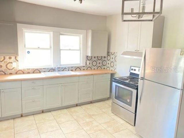 1204 E RIVER COVE STREET, Tampa, FL 33604