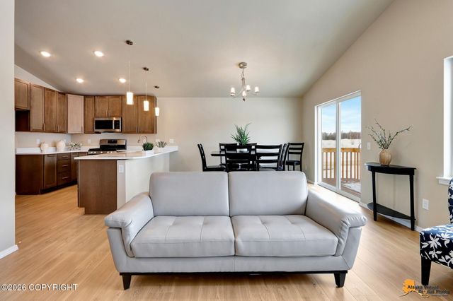 5990 Takotna Loop, Anchorage, AK 99504