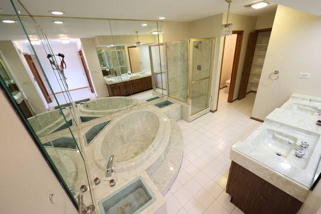 8315 Helen Court, Downers Grove, IL 60516