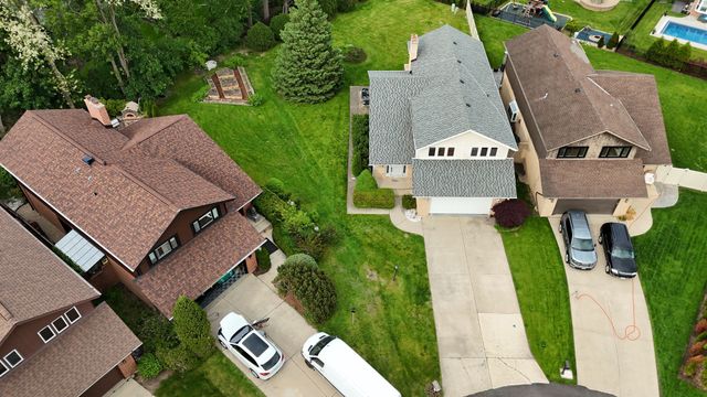 8315 Helen Court, Downers Grove, IL 60516