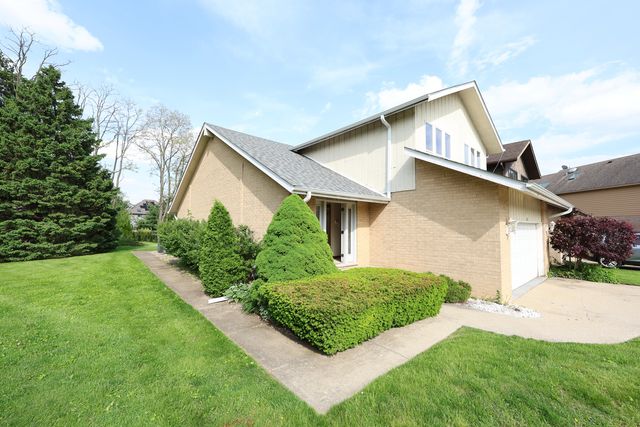 8315 Helen Court, Downers Grove, IL 60516
