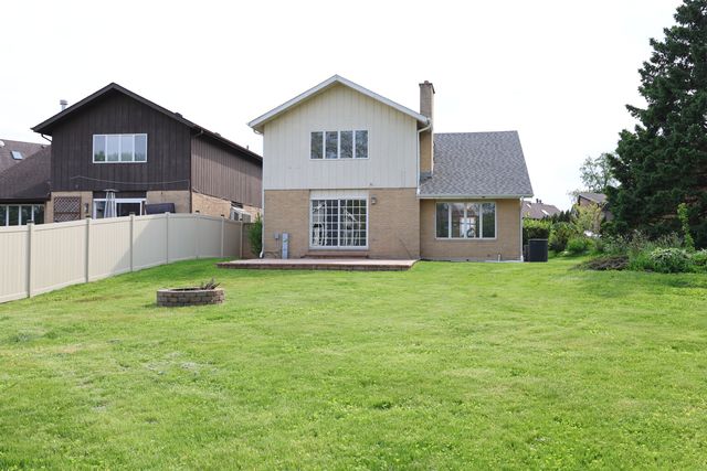 8315 Helen Court, Downers Grove, IL 60516