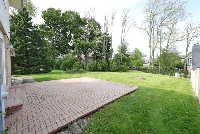 8315 Helen Court, Downers Grove, IL 60516