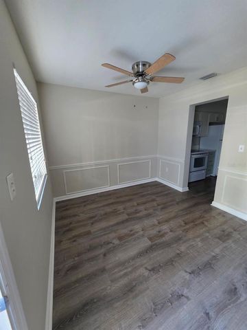 350 79TH AVENUE N 134, St Petersburg, FL 33702