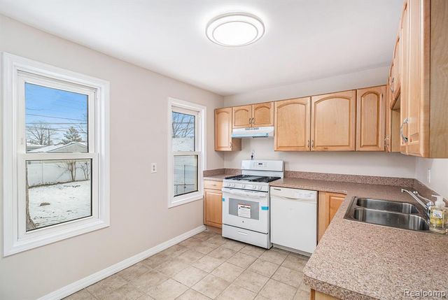 14231 Fordline Street, Southgate, MI 48195