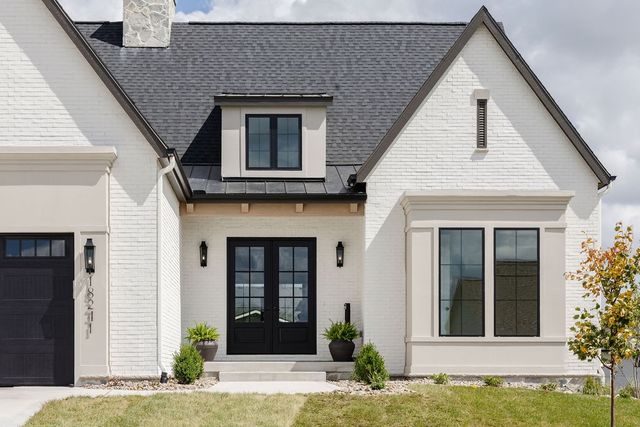 18241 Baxter Place, Clive, IA 50325