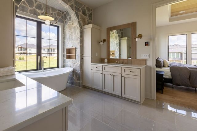 18241 Baxter Place, Clive, IA 50325