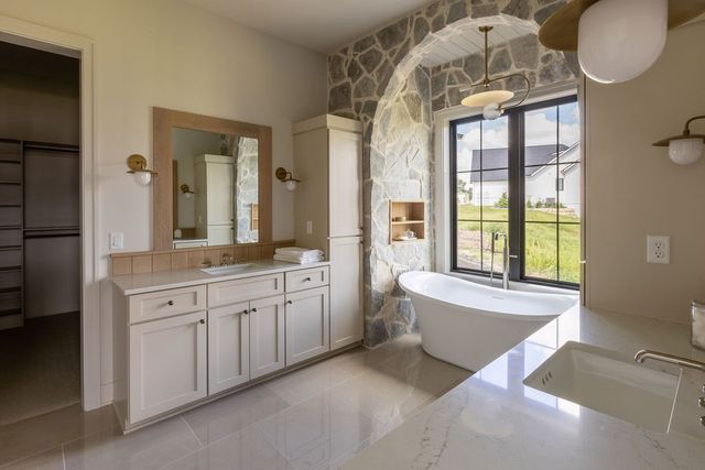 18241 Baxter Place, Clive, IA 50325