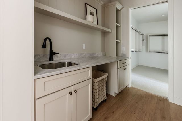 18241 Baxter Place, Clive, IA 50325