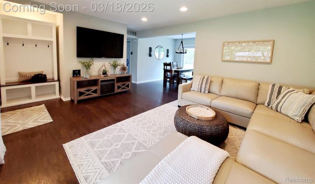 6372 Peach Drive, Village Of Clarkston, MI 48346